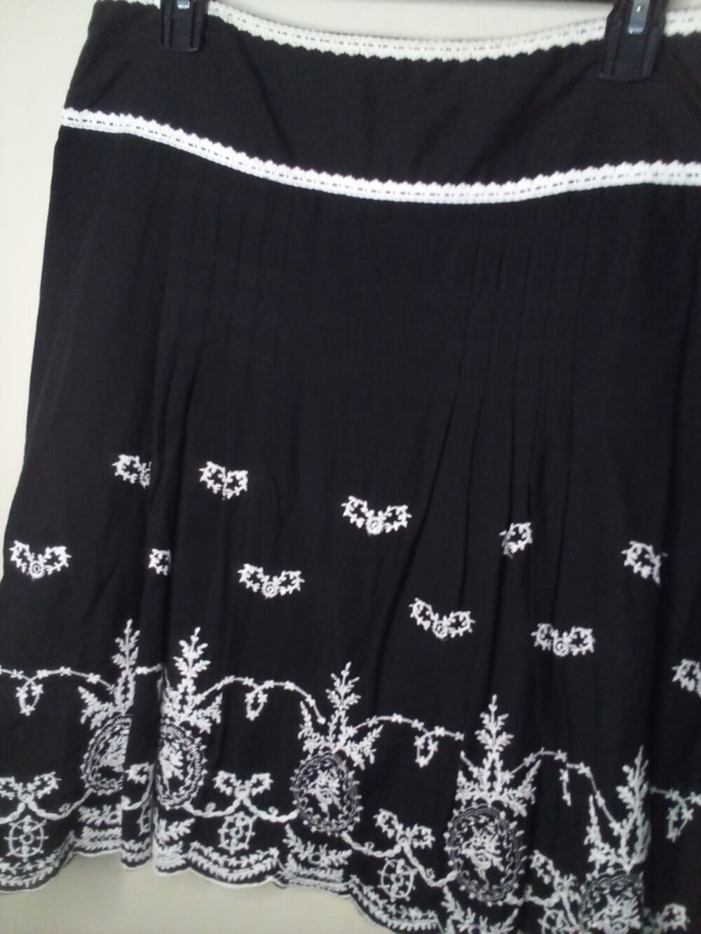 New Directions Skirt Women M Crochet Scallop Hem Lined Black White - Picture 7 of 13